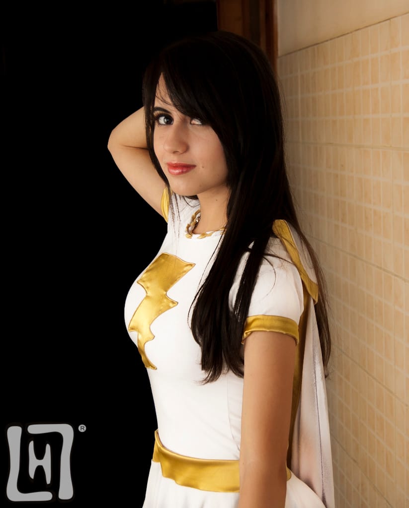 Mary Marvel Superheroine