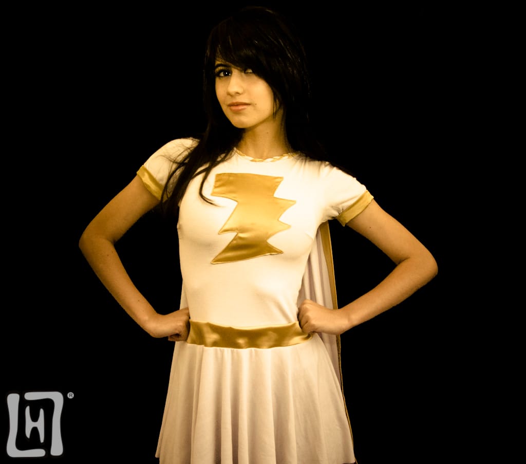 Mary Marvel Superheroine