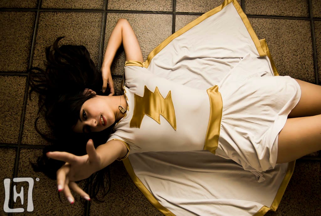 Mary Marvel Superheroine
