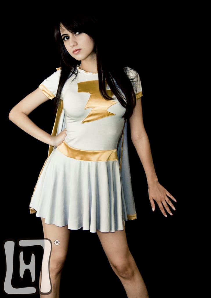 Mary Marvel Superheroine