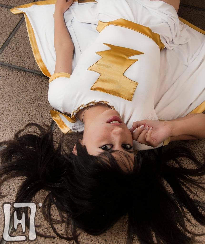 Mary Marvel Superheroine