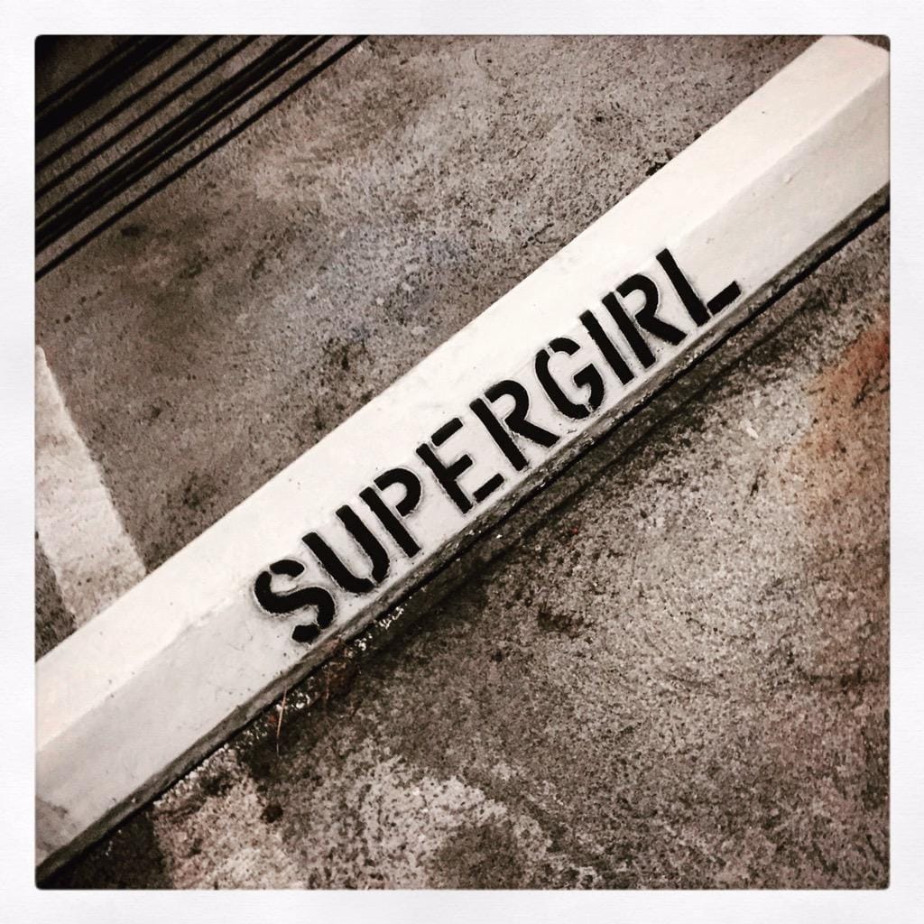 Melissa Benoist Supergirl Cbs Episode 3 Behind the Scenes
