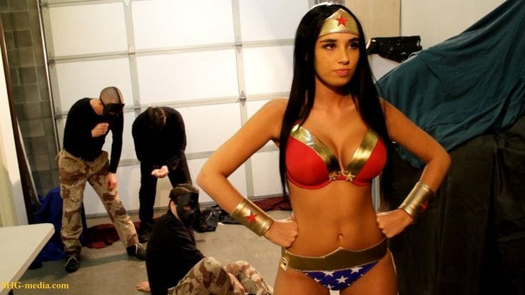 Paris Roxanne Wonder Woman 01