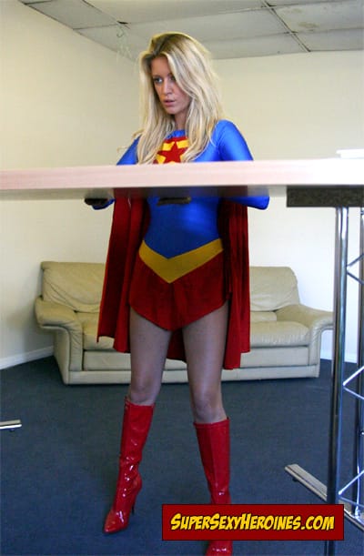 Superwoman Mob C05 Promo01