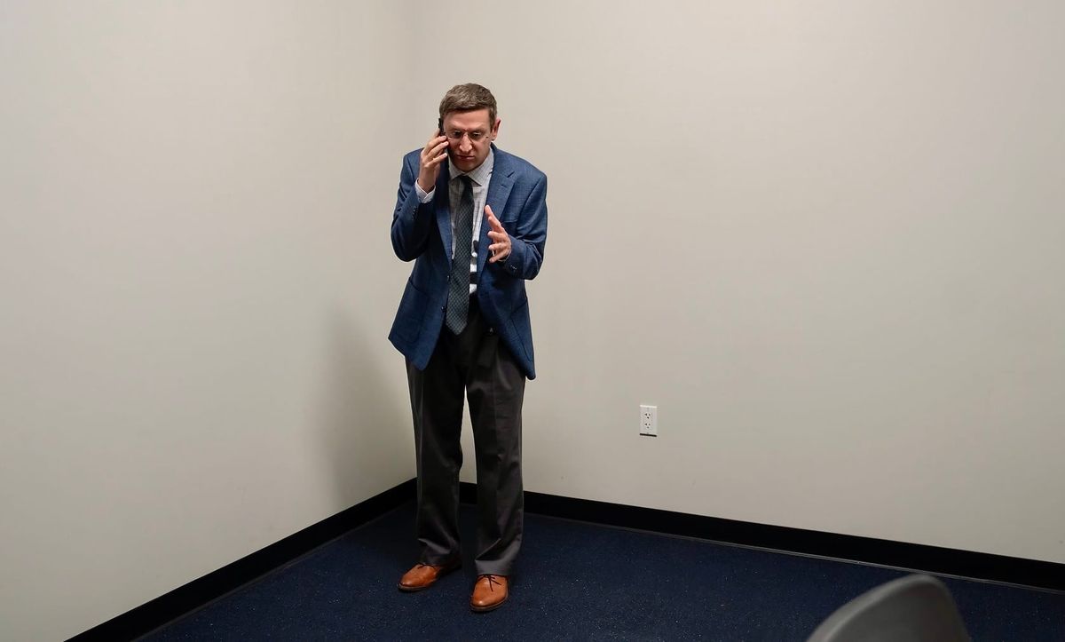 [235] »Geniet Tim Robinson gör det igen – med en … konspirationskomedi?«