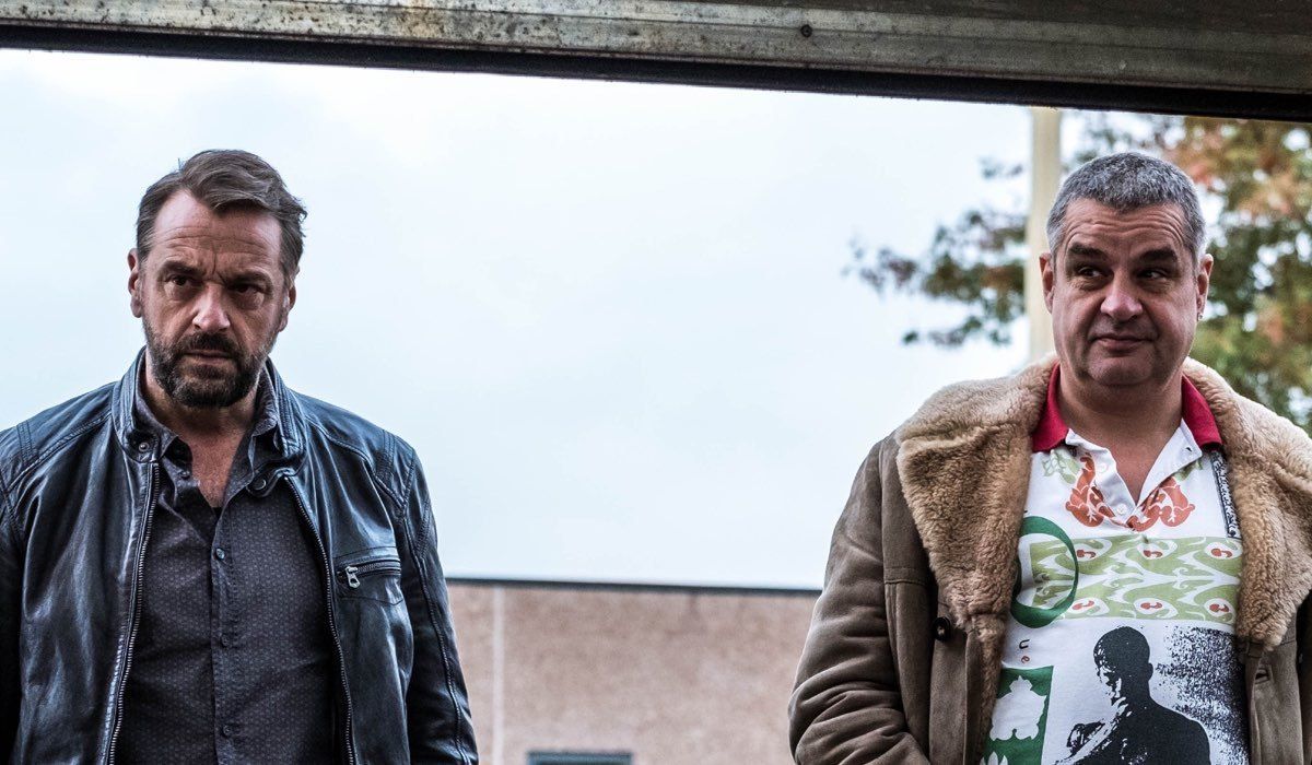 [37] »Klichéer och cliffhangers som konstant kränger åt vänster«