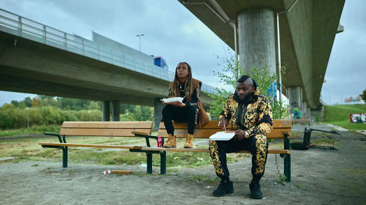 [72] »Något särskilt skäl till att du är klädd som Kendall Roy?«