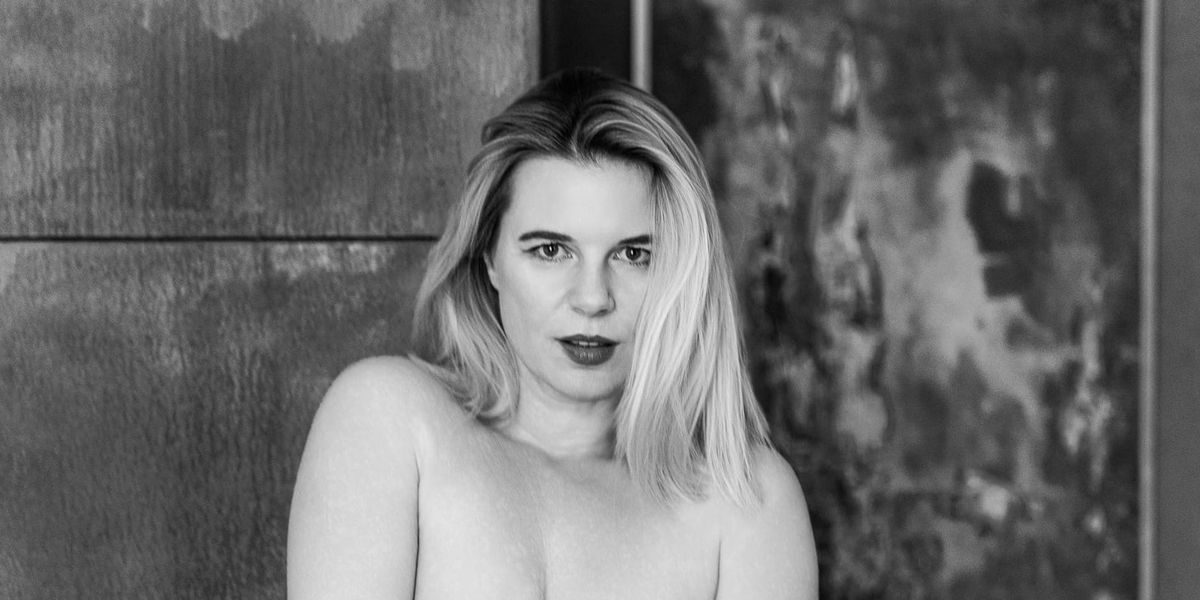 Ein Model mit einer Kamera