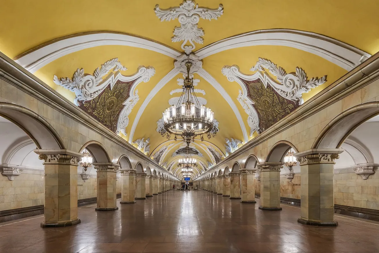 Tucker Carlson Loves the Moscow Metro
