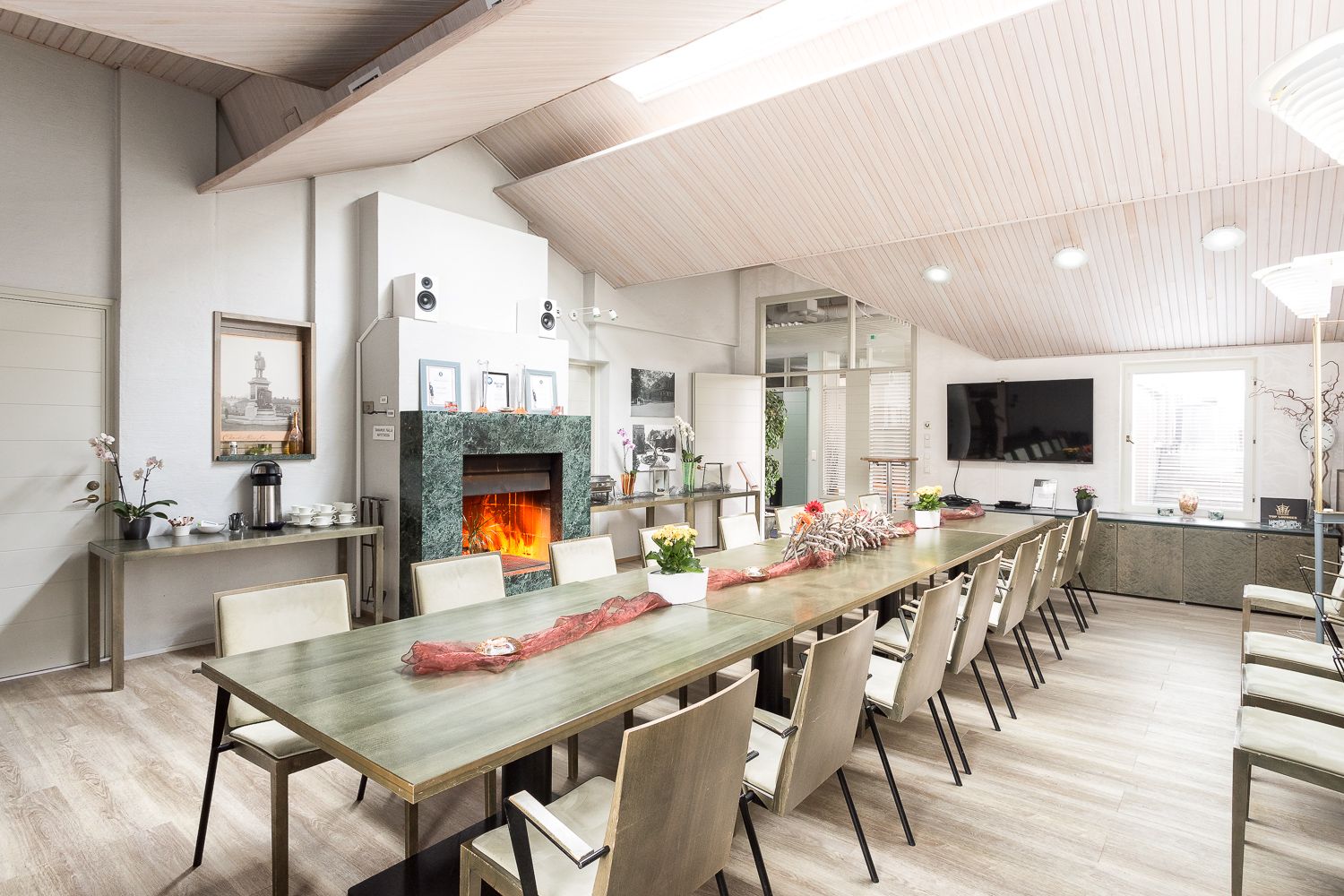Top Lounges Kattohuoneisto - kokoustila / Venuu.fi