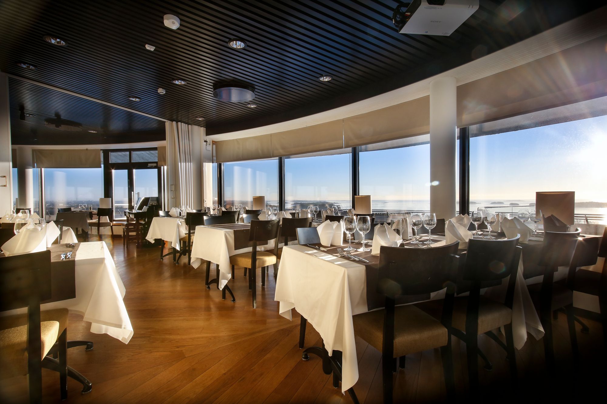 Ravintola Haikaranpesä - juhlatila yritysjuhliin / Venuu.fi