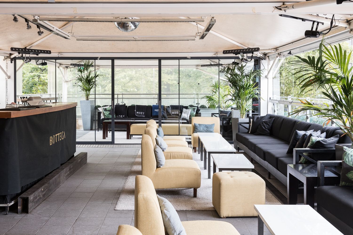 Teatteri Klubiterassi - juhlatila yritysjuhliin / Venuu.fi