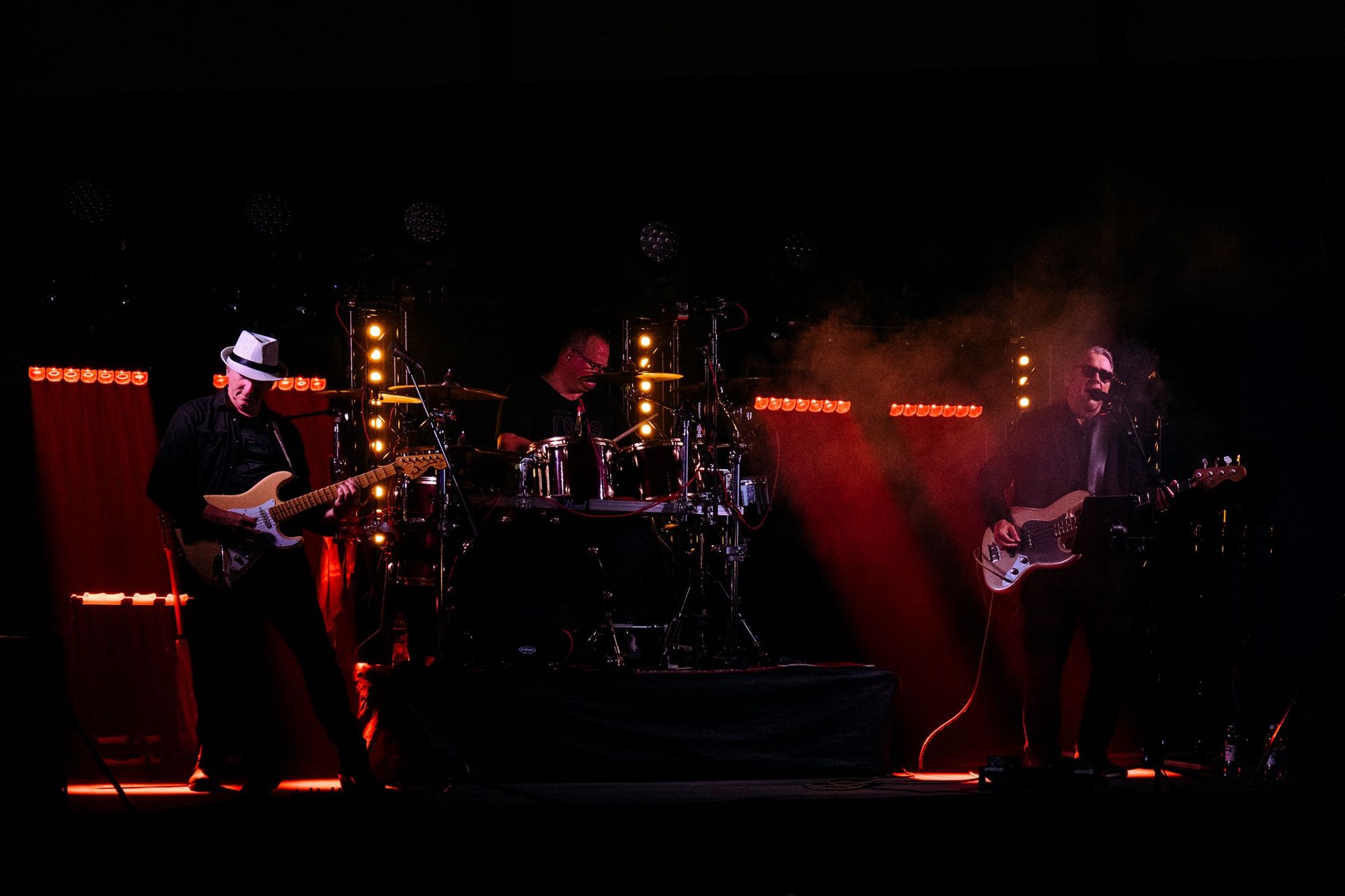 Rock & Rolls Cover Band - bändi juhliin / Venuu.fi