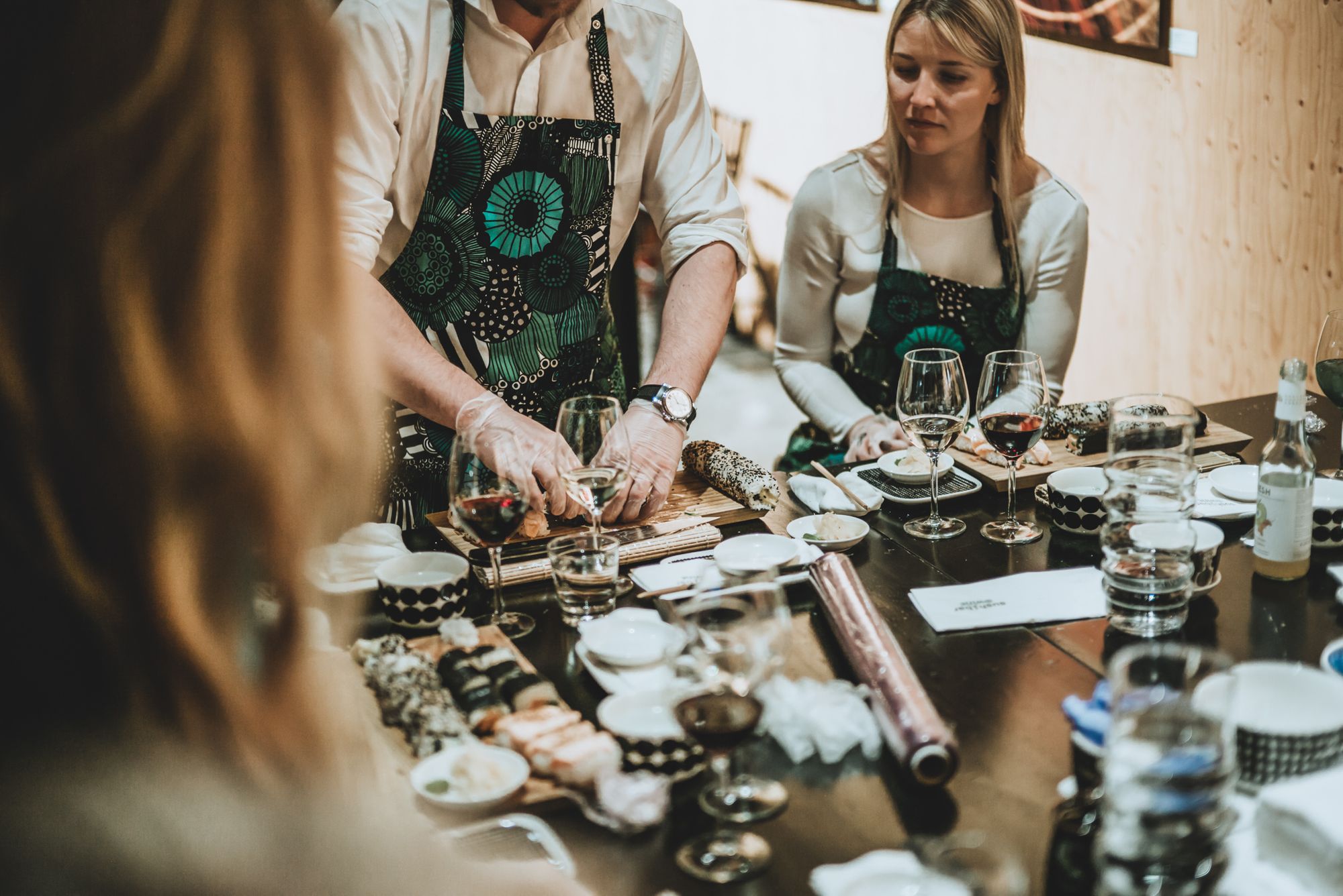 Ssuhibar+Wine -sushikurssi / Tekemistä pikkujouluihin - Venuu.fi