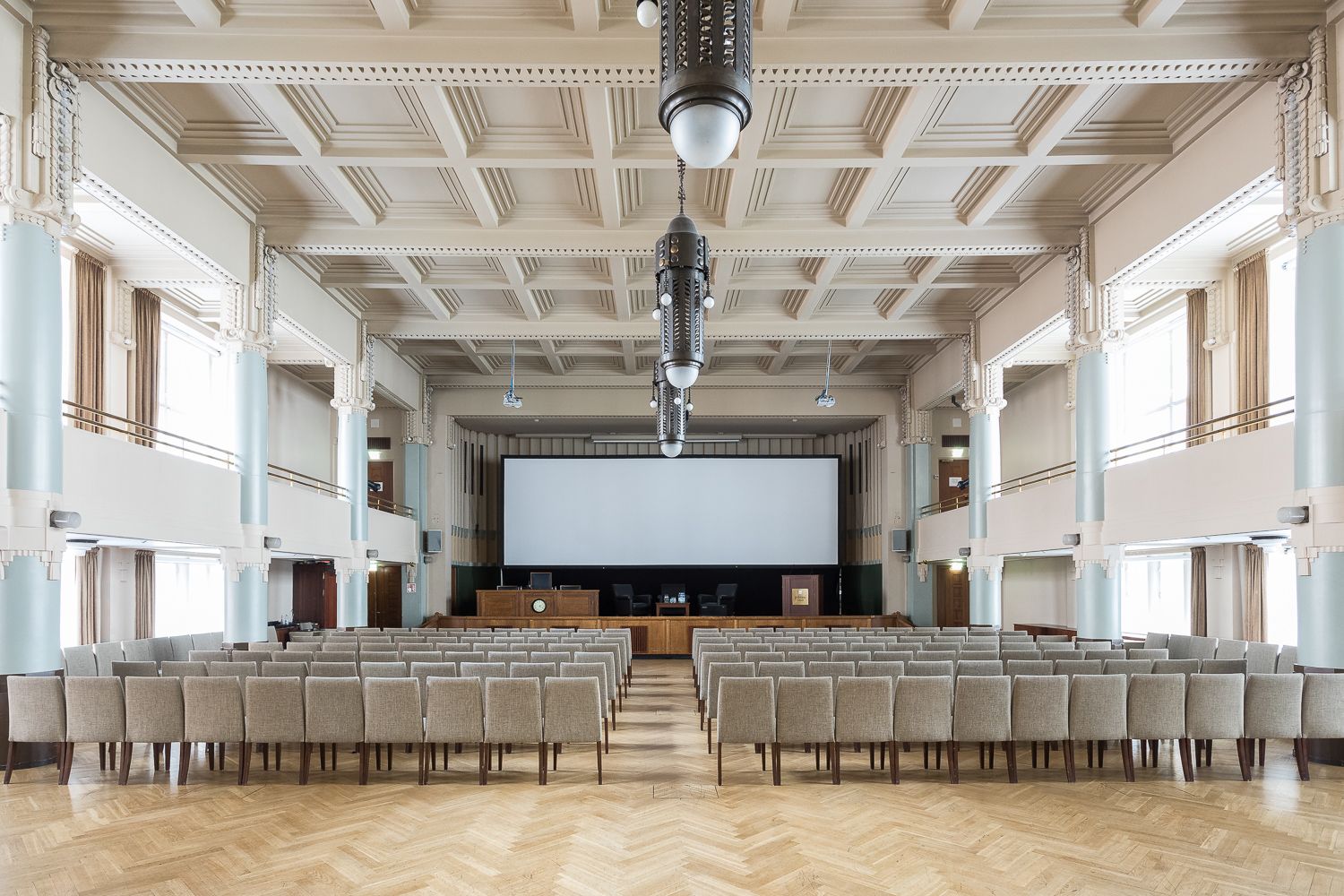 Pörssitalo - tila hybriditapahtumiin, etätapahtumiin ja livestriimaukseen / Venuu.fi