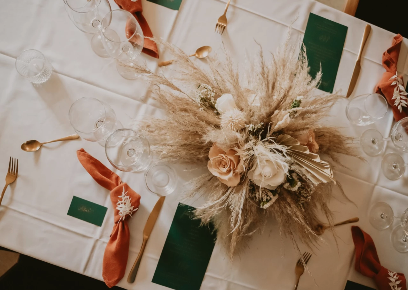 Decorate & Celebrate laajan tuote- ja palveluvalikoiman ansiosta löydät oikeat tarvikkeet ja koristeet tapahtumaasi varten!