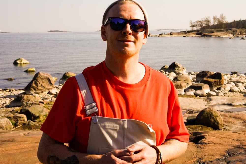 Redrama on yksi Suomen suosituimmista rap-artisteista, jolla on yli 65 miljoonaa striimiä.