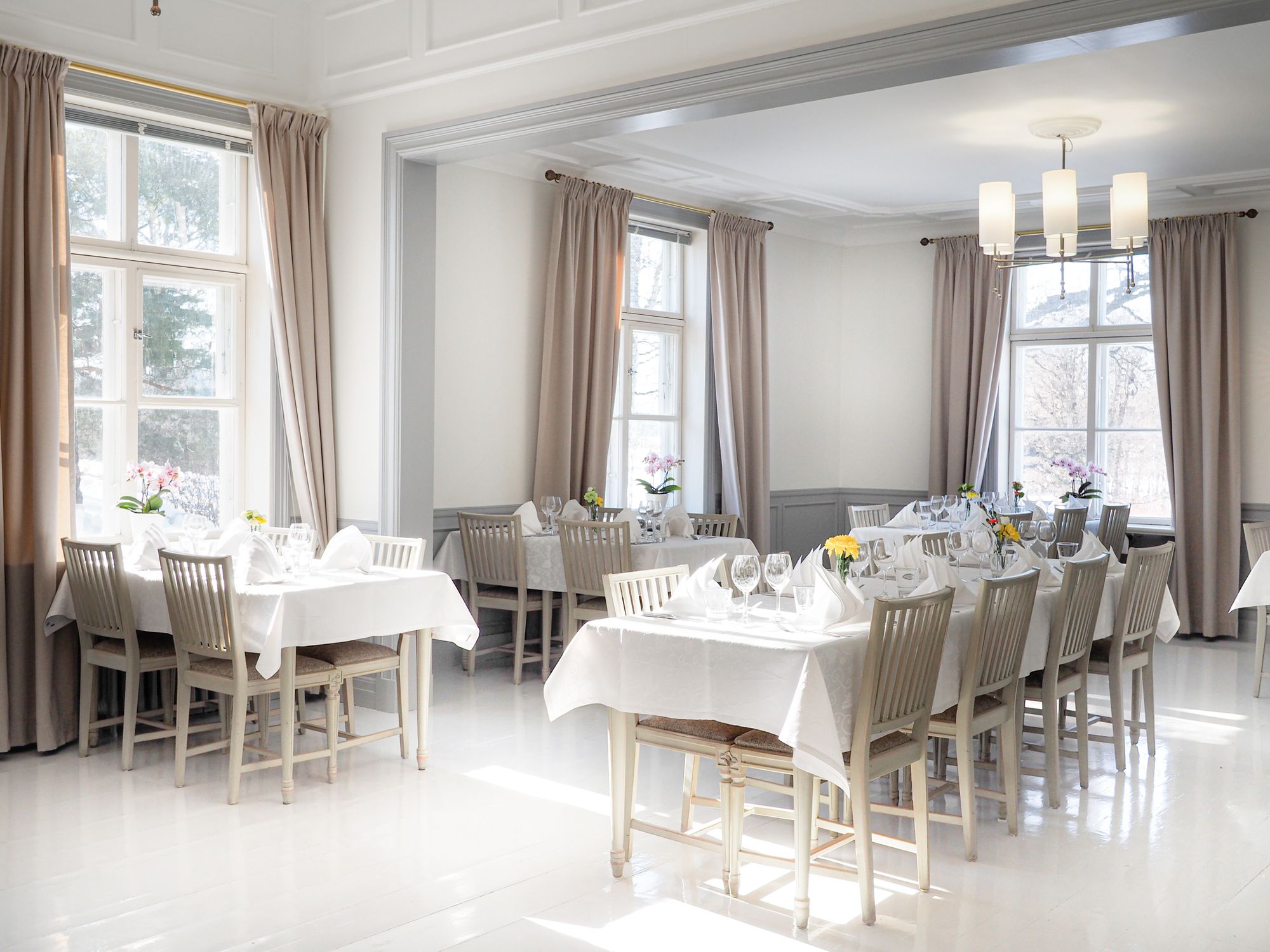 Moderni Bodomin kartano luo mitä mahtavimman miljöön esimerkiksi häitä varten.