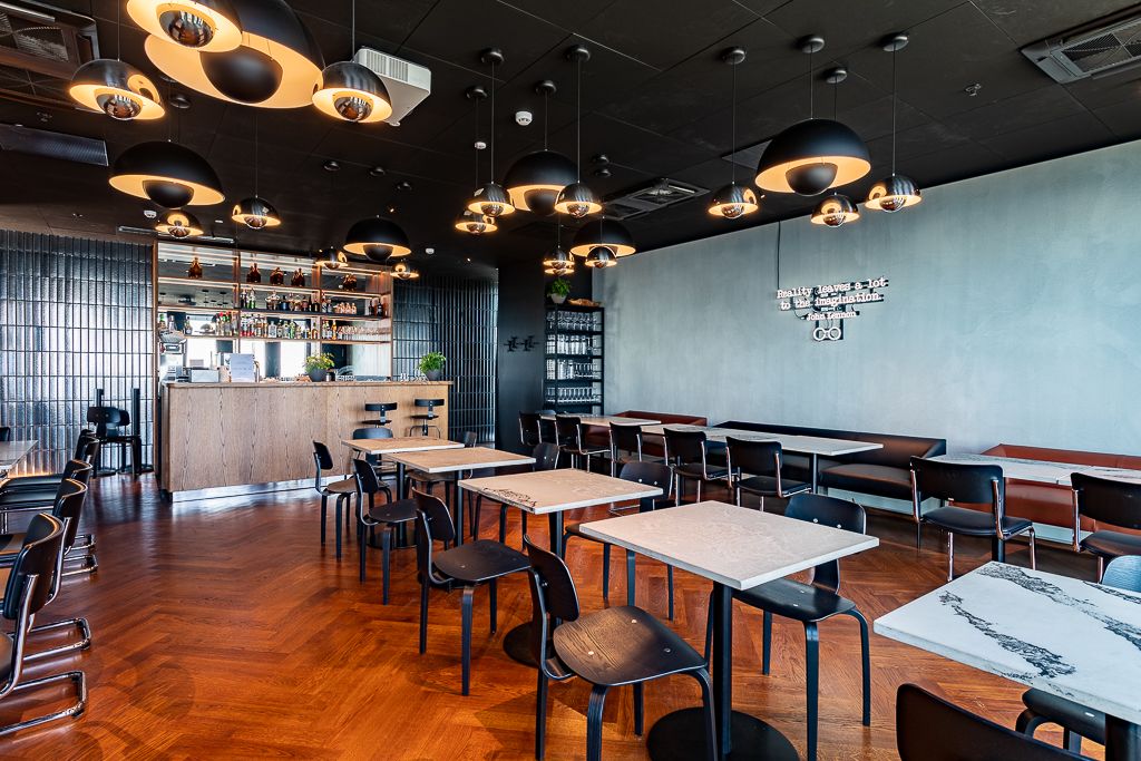 Juhlat joihin haluat henkeäsalpaavan näköalan? Siinä tapauksessa Lucy In The Sky on nappivalinta!