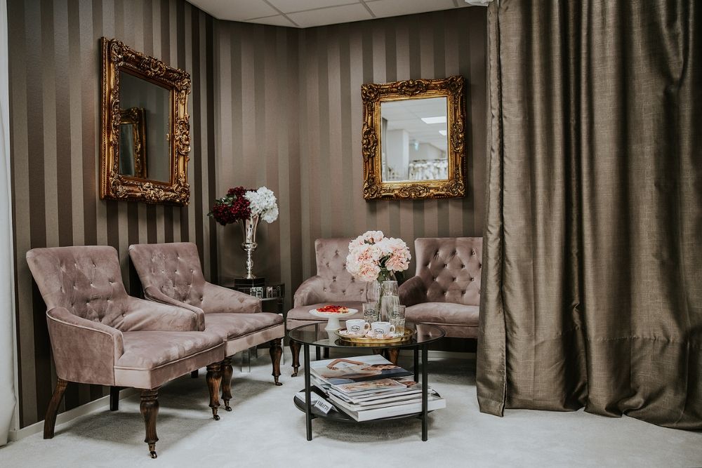 Kaunis miljöö hääpukujen sovitteluun Niinattaressa.