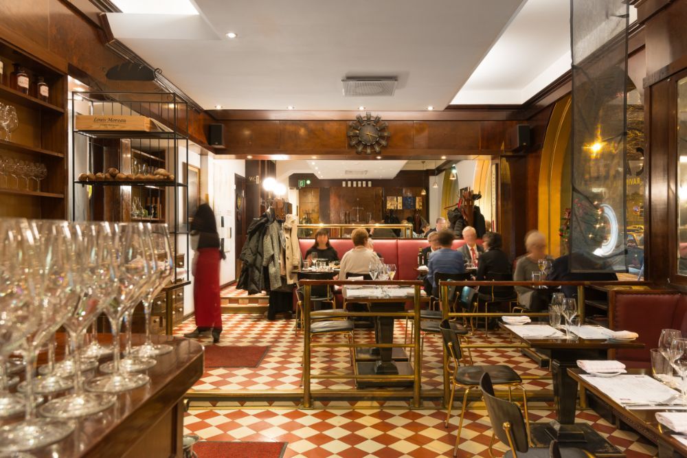 Upea juhlatila, jossa klassinen ranskalainen Brasserie -tunnelma pääsee oikeuksiina!