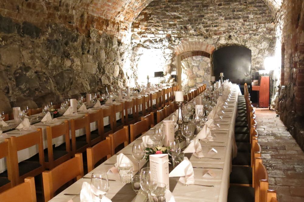 Hämeen Linna – Historiallinen hääpaikka luo ainutlaatuista tunnelmaa hääpäivään.