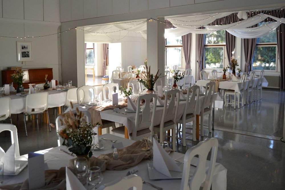 Juhlatila Härkälä – Neutraali hääpaikka istuu mihin tahansa teemaan ja tyyliin. 