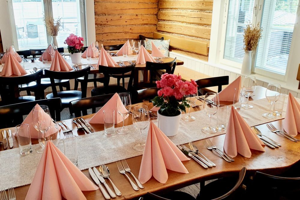 Kievarin Sali – Idyllinen tila on täydellinen hääpaikka perinteistä häätunnelmaa haluaville.