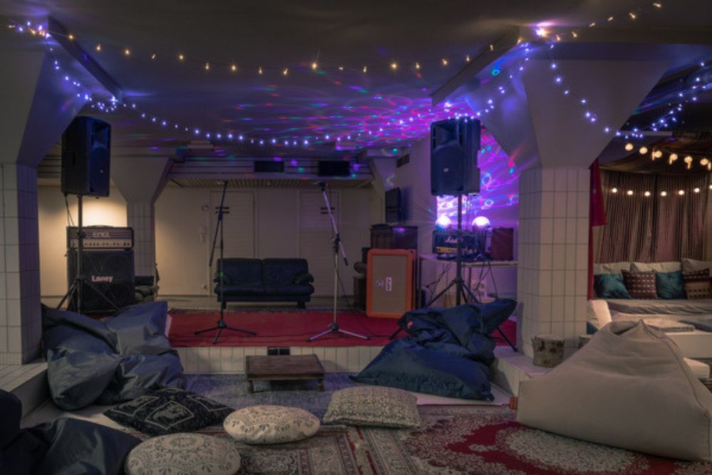 Boheemi Lemmenhotelli tarjoaa ainutlaatuista tunnelmaa ja huippuviihdettä seuraviin juhliisi.