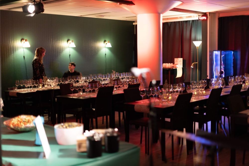 Lobby Myyrmäki – Moniulotteisessa tapahtumatilassa pidät visiosi mukaiset häät!