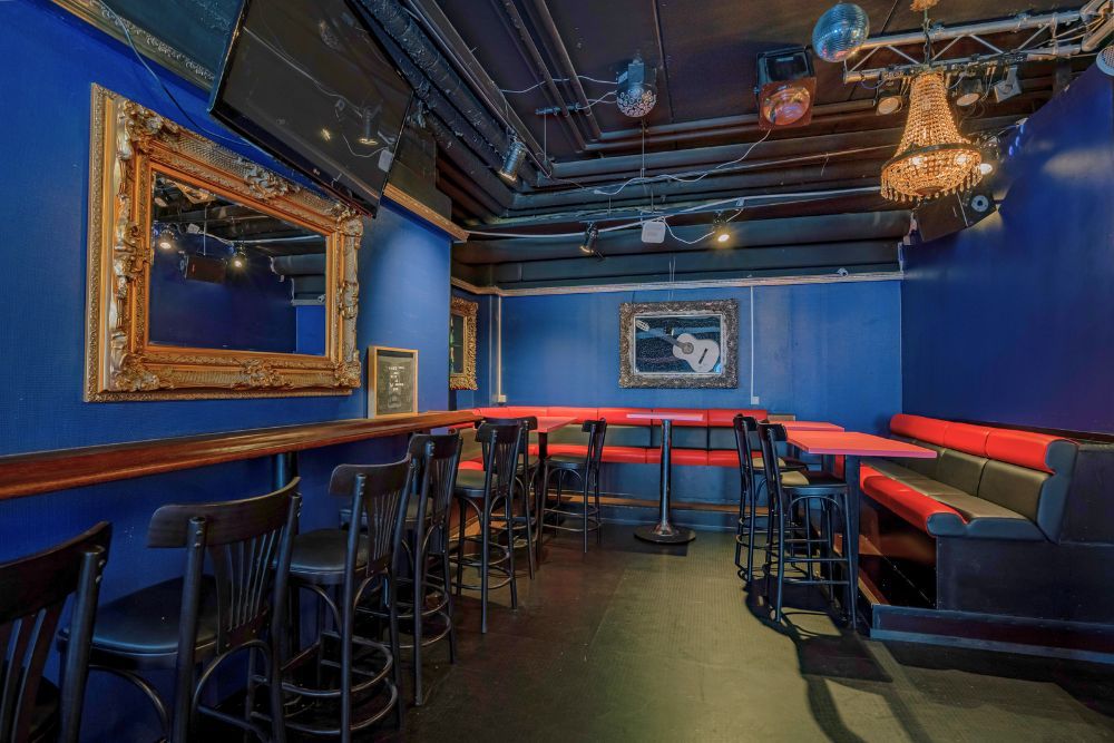 Ikoninen Puksu Room tarjoaa erinomaista asiakaspalvelua ja unohtumattomia hetkiä.