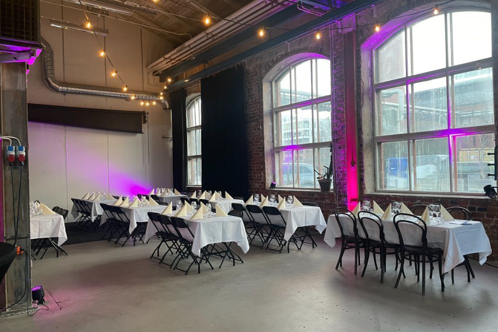 Studio Skaala – Ainutlaatuiset ja omannäköiset häät ovat ne, mitä tästä tilasta saa! Tila toimii kuin tyhjänä kanvaksena. 