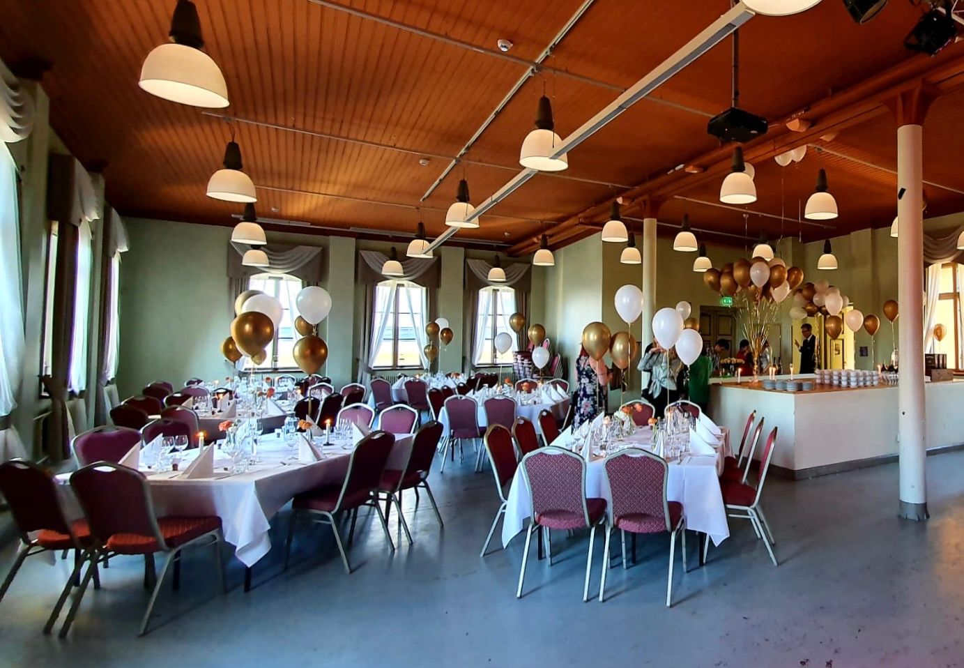 Turun Vanha Raatihuone – omannäköiset häät järjestyy helposti täällä!