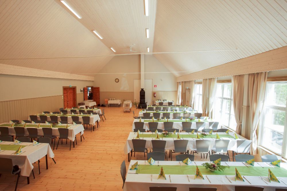 Västilän Voimantalo – Hääpaikka, jonka näyttävä kattokorkeus ja monipuolinen tila takaavat ikimuistoiset häät!