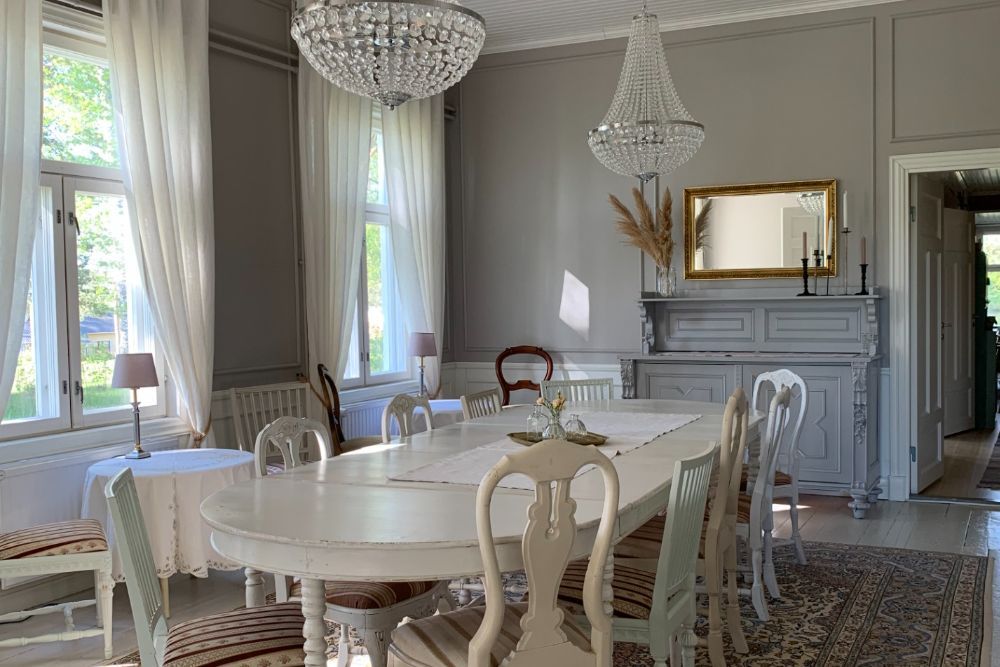 Vanha Pappila –&nbsp;Ihastuttava hääpaikka tuo hääpäivään maanläheisyyttä ja glamouria.