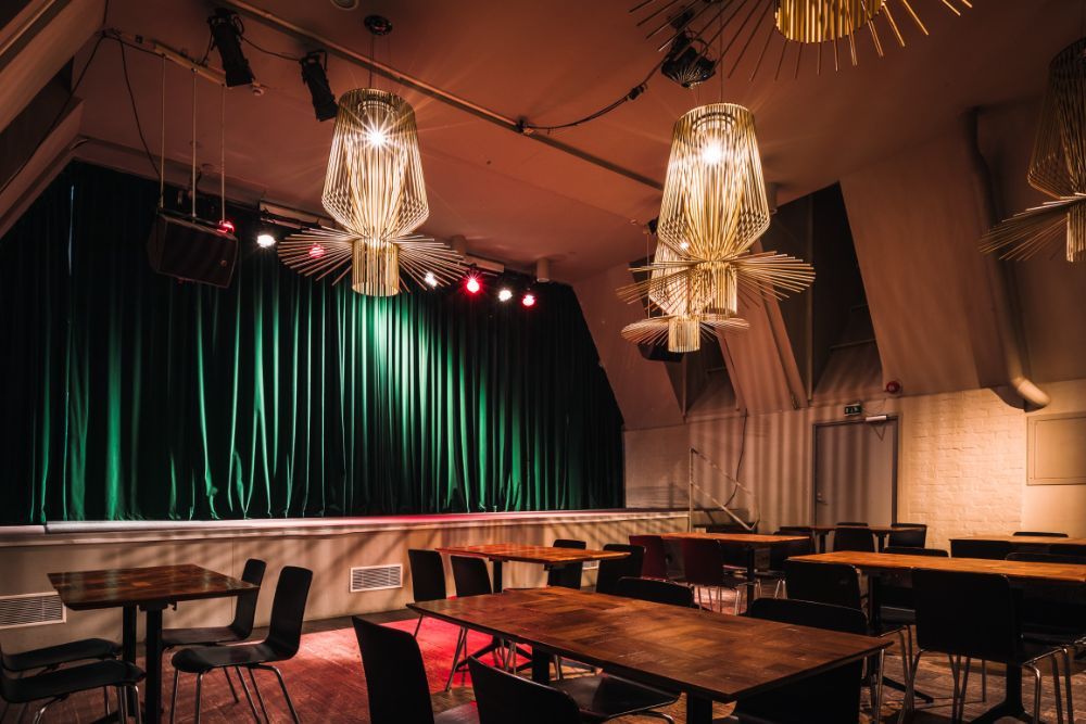 Kulttuuritehdas Korjaamo – Vau! Prame juhlatila, jossa onnistuu juhlat, musiikkiesitys, pikkujoulut tai näytökset!