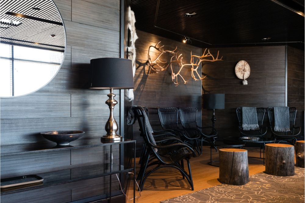 Vuokrasauna Tampere – Lapland Hotels Keron tyylikäs lounge.
