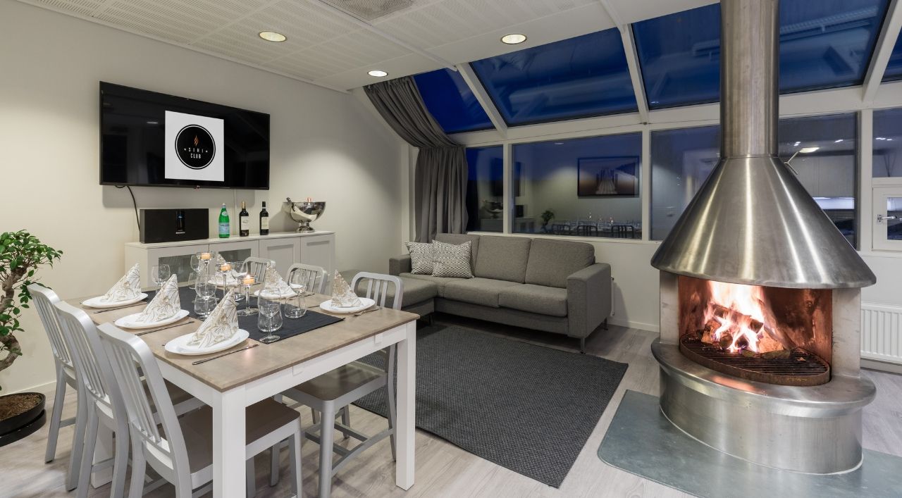 Sauno, juhli ja rentoudu takan äärellä omassa rauhassa Sihi Saunatilassa - Venuu.fi