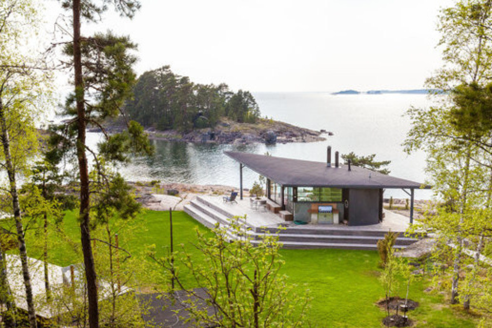 Modernin tyylikäs vuokrattava huvila AihkiNjarga tarjoilee jopa 160m rantaviivaa - Venuu.fi