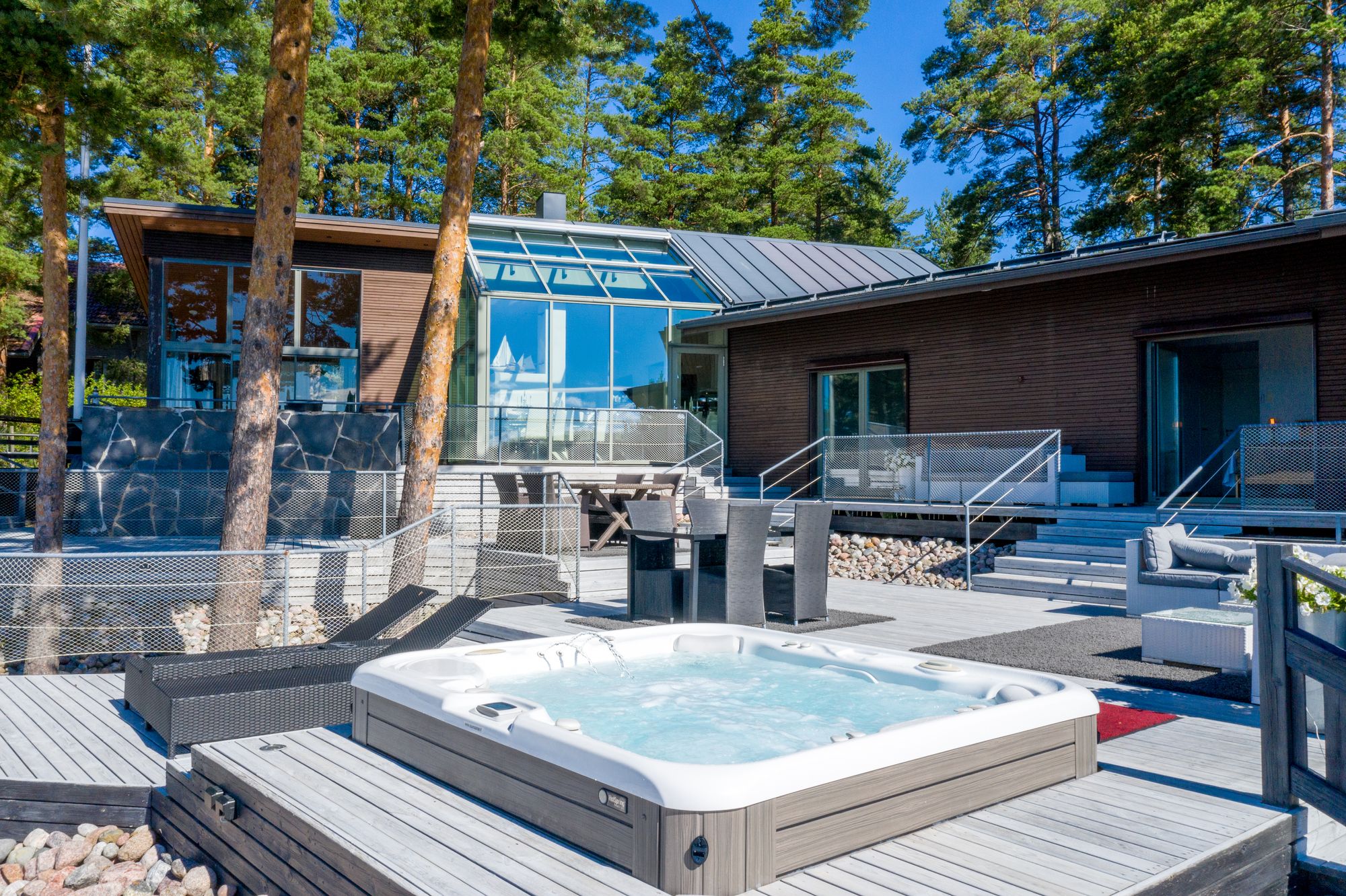 Airiston Lumous on saaristomökkien kultaa, täällä ei ole puitteista puutetta - Venuu.fi