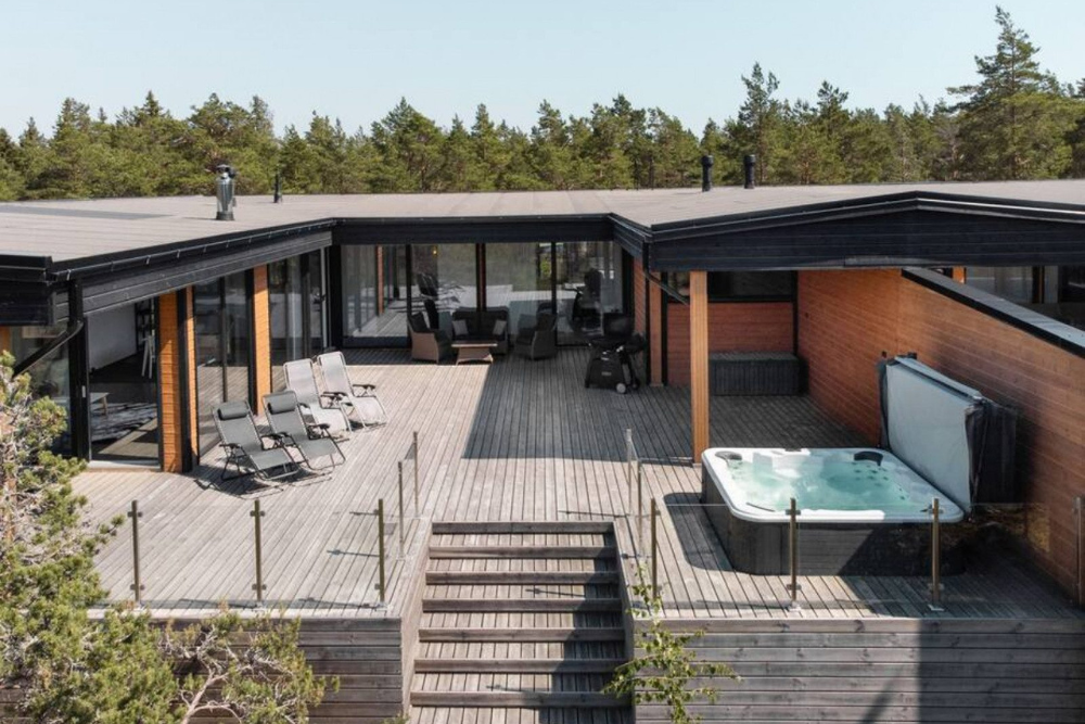 Luksusmökkeily saaristossa onnistuu Hirvipolun upealla terassilla - Venuu.fi