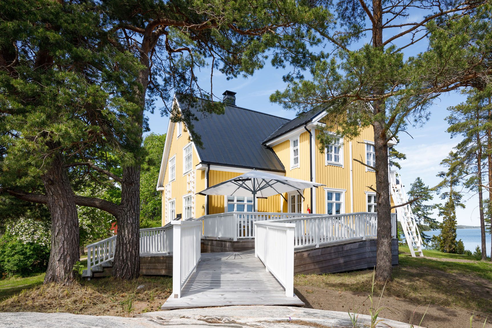 Kapteenin huvilan salakapakassa karaoke voi raikaa yömyöhään - Venuu.fi