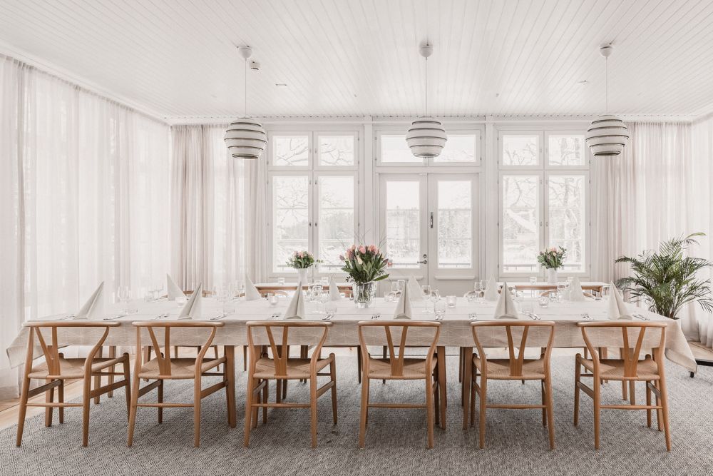 Idyllinen ja ihastuttava Villa Lilla sopii niin juhliin kuin lounas- ja illallistilaisuuksiin.