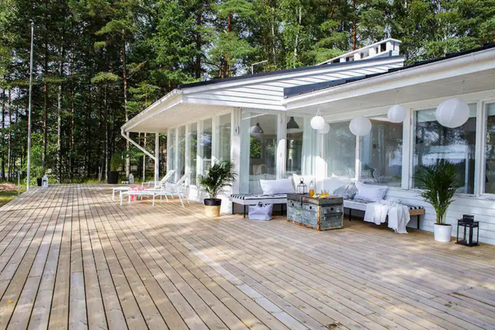 Villa Dynnissä kelpaa katsella merimaisemia rauhassa, poissa kaupungin hälinästä - Venuu.fi
