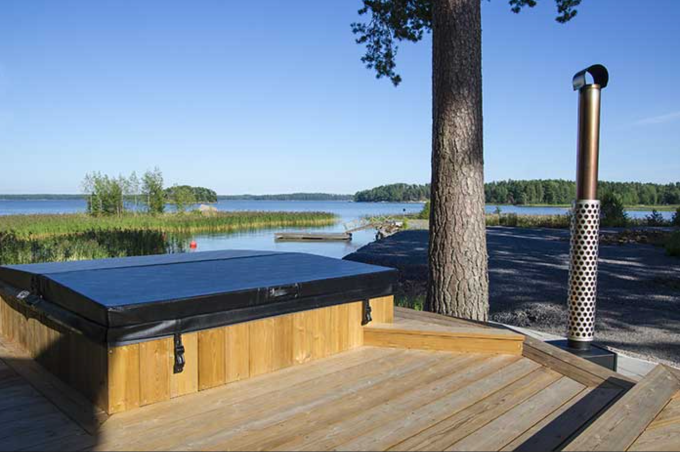 Vuokrahuvila Villa Nyåkerissa viihdyt pidempäänkin saunomisen ja paljuilun merkeissä - Venuu.fi