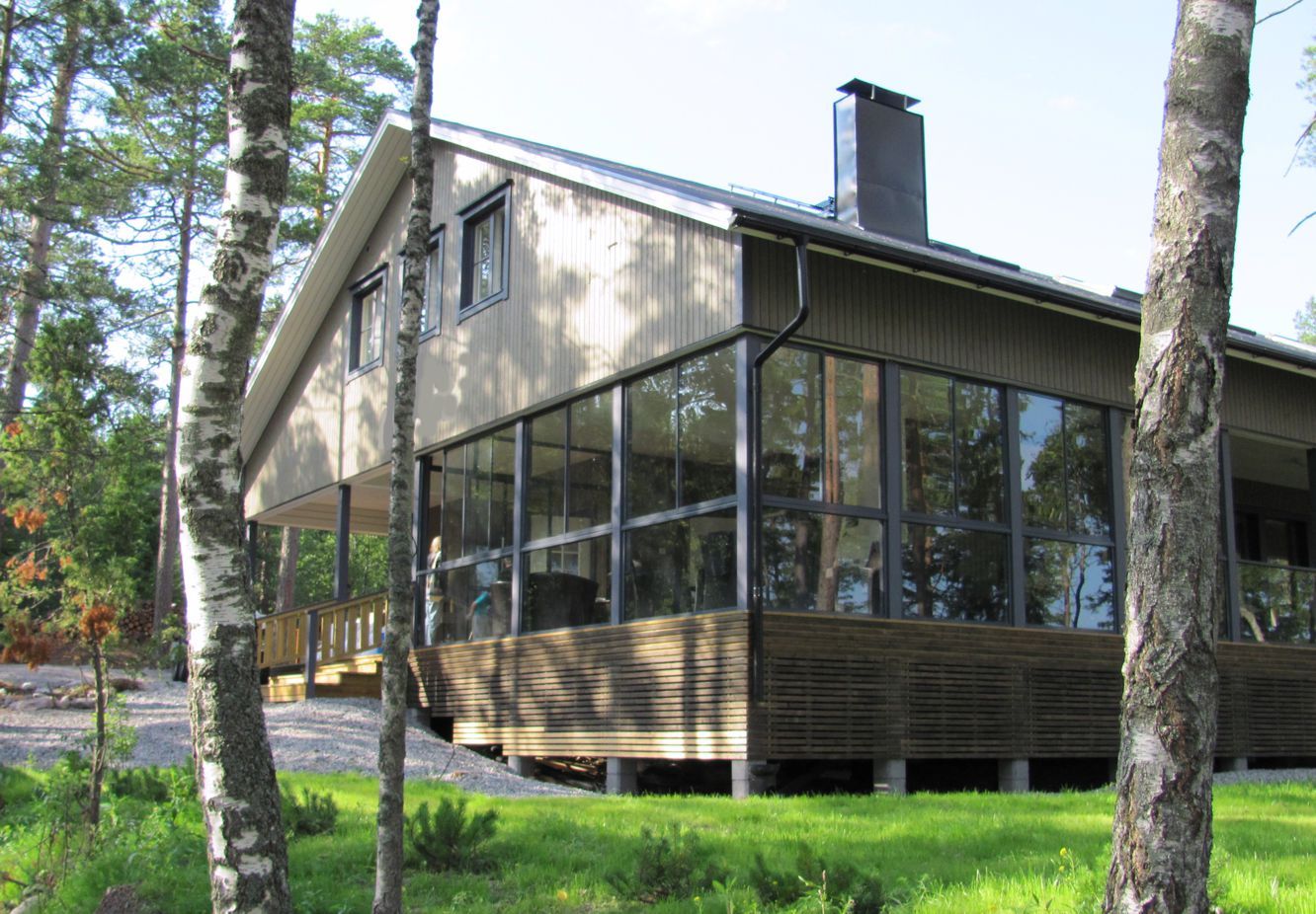 Tilavassa Villa Seasong huvilassa juhlii ja majoittuu isommallakin porukalla - Venuu.fi