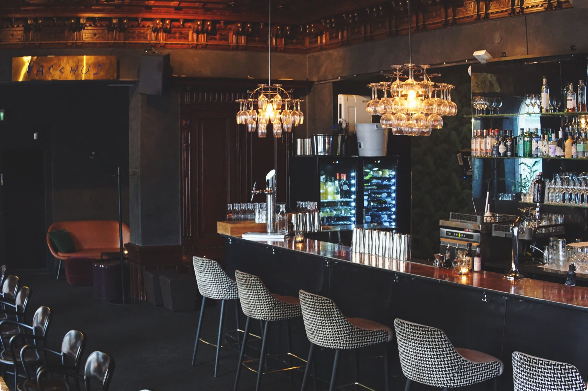 Venuu.fi – Bar Grotesk.