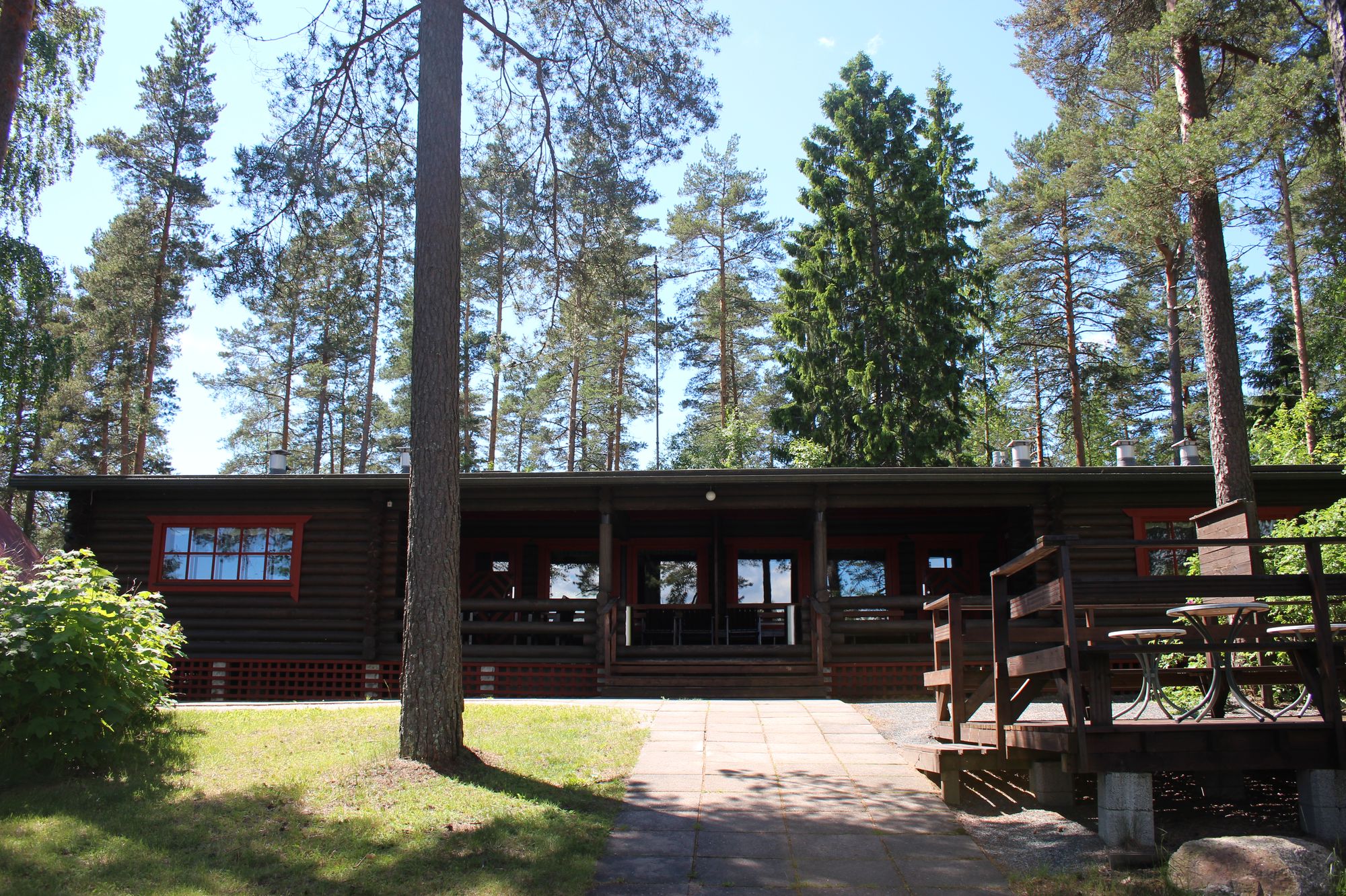 Pulahda virkistävään järviveteen ja nauti lämpimistä löylyistä Hotelli Lepolammen rantasaunassa - Venuu.fi