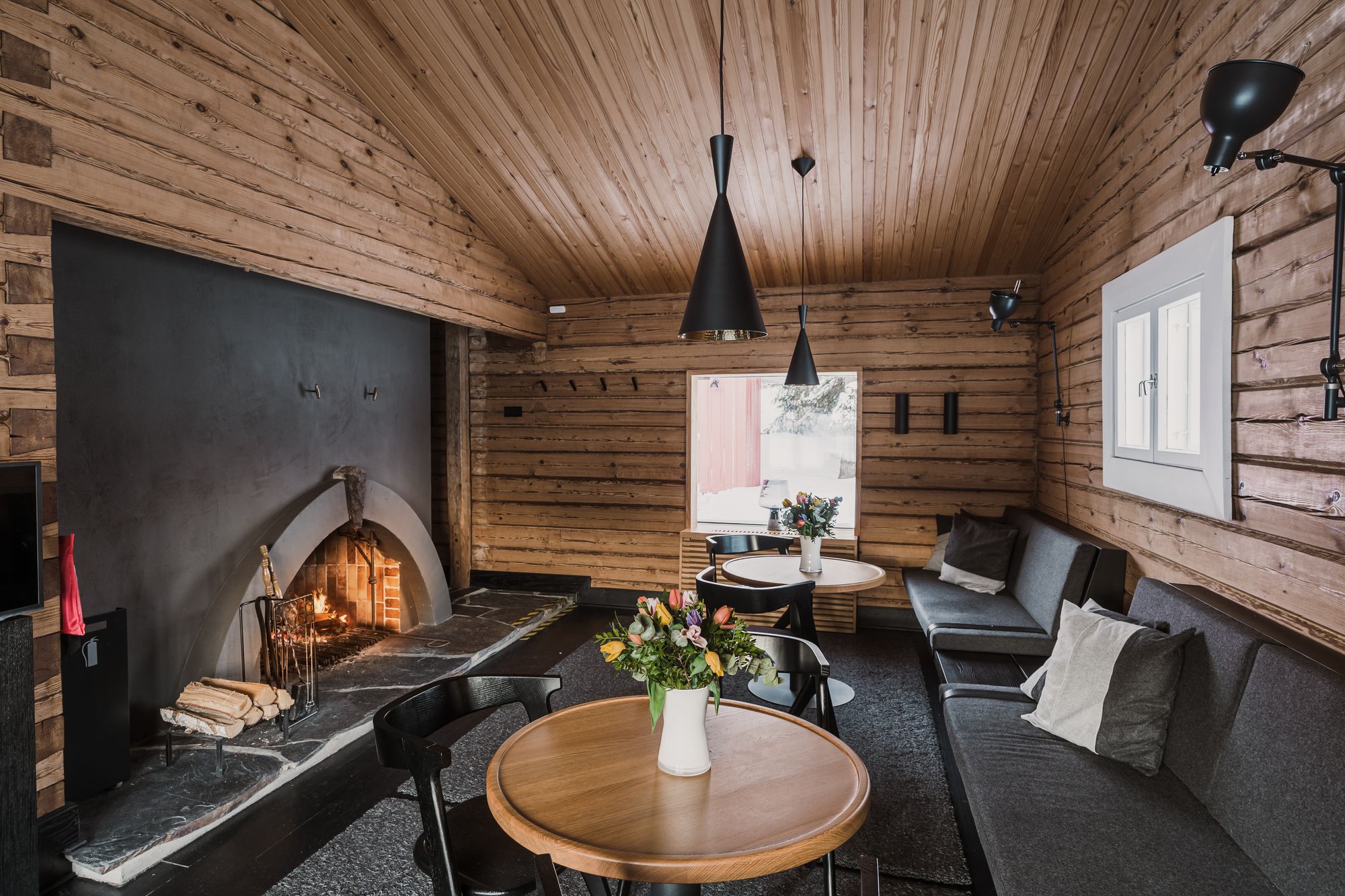 Ihanasti historiaa huokuva Koiviston Huvilan saunatilan löylyt sekä maisemat ovat täys kymppi - Venuu.fi