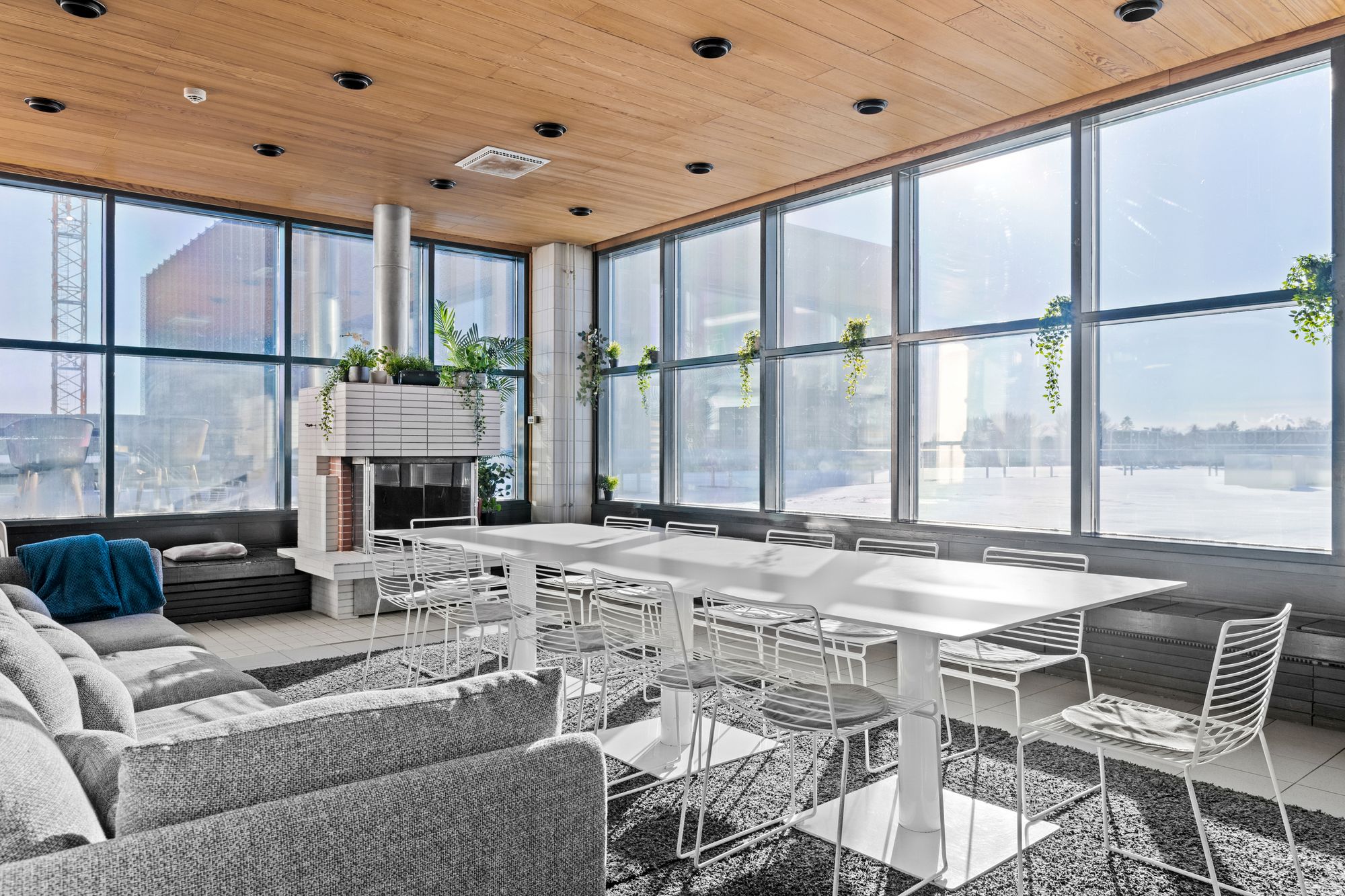 Saunat.fi Tapiolan modernin tyylikäs saunatila on ykkösvalinta, kun saunailtaa halutaan jatkaa aamun pikkutunneille asti - Venuu.fi